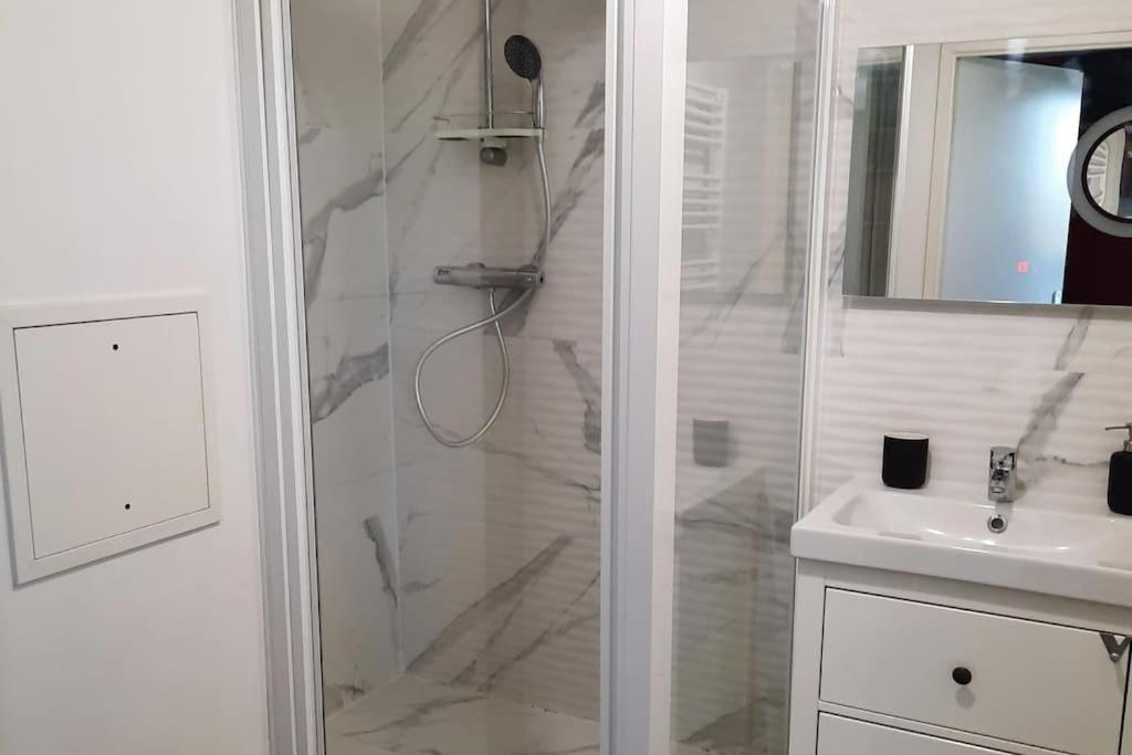 Magnifique Appartement Avec Terrasse Et Parking, 8 Personnes Nanterre Ngoại thất bức ảnh